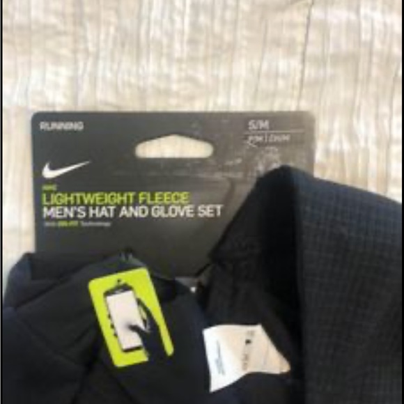 NC A&T Nike dri-fit hat and glove set. Gloves are touch screen compatible. BNWT - Picture 5 of 5